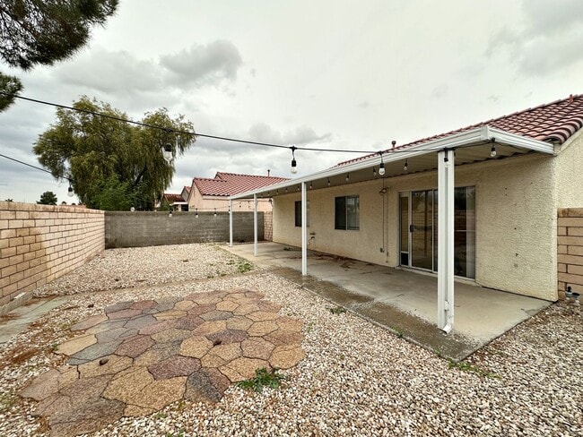 Building Photo - SINGLE STORY 3 BEDROOM HOME IN HENDERSON