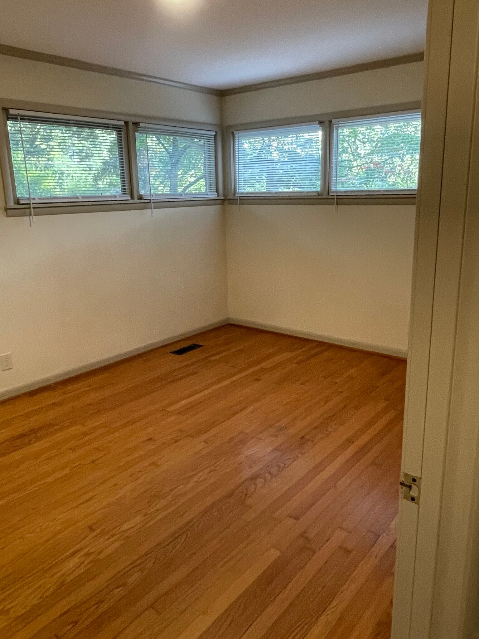 Building Photo - 208 Foxboro Ln