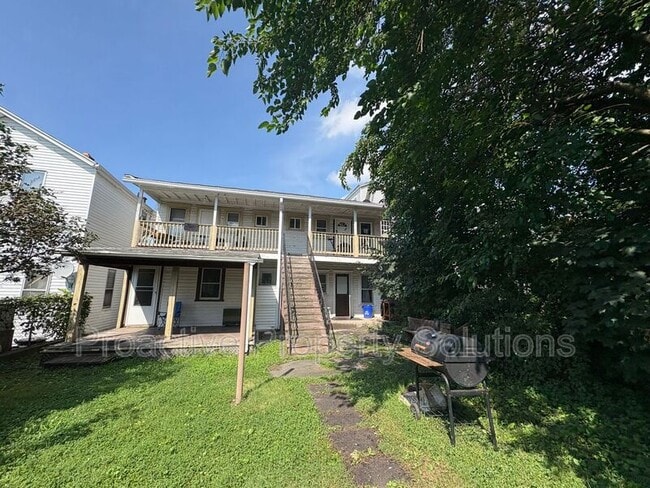 Building Photo - 532 Alder St