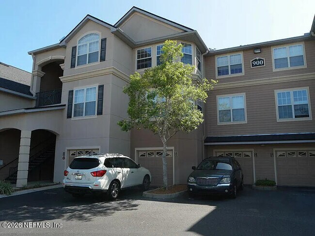 Building Photo - 13810 Sutton Park Dr N