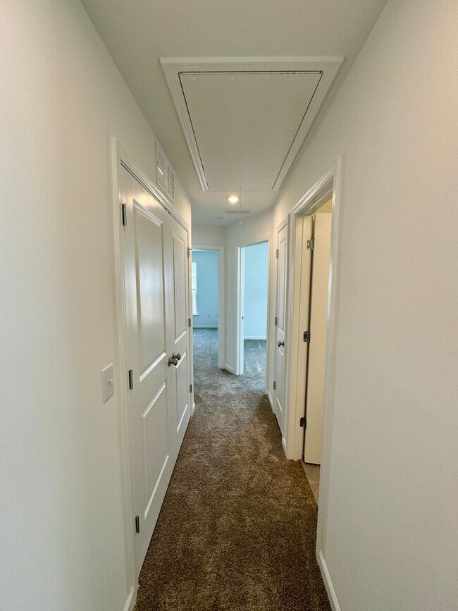 Building Photo - Brand New Townhome in Pringle Town