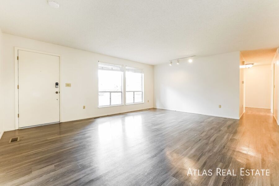 Building Photo - 15726 E Flora Pl