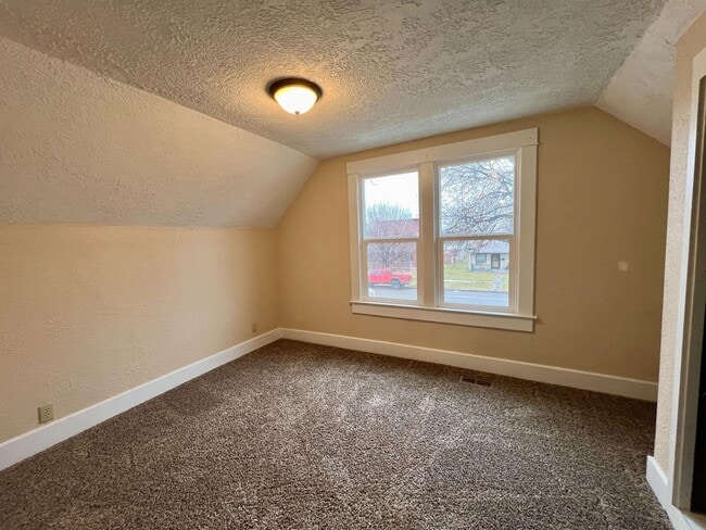 Building Photo - 1642 Miller Ave