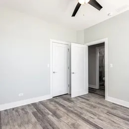 Building Photo - 1609 W Rascher Ave