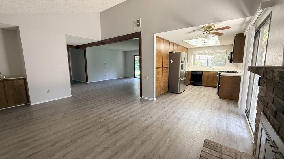 Building Photo - 1705 Catalpa Ave