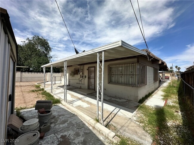 Building Photo - 2300 Pardee Pl