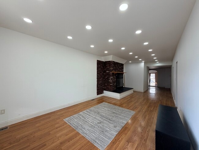 Building Photo - 3206 S Lowe Ave