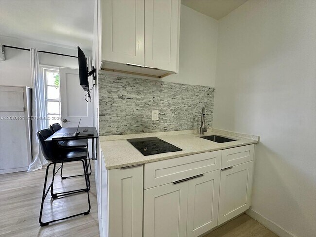 Building Photo - 415 75th St