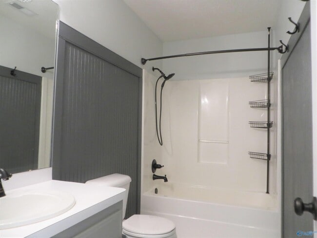 Building Photo - 105 Royalty Ct