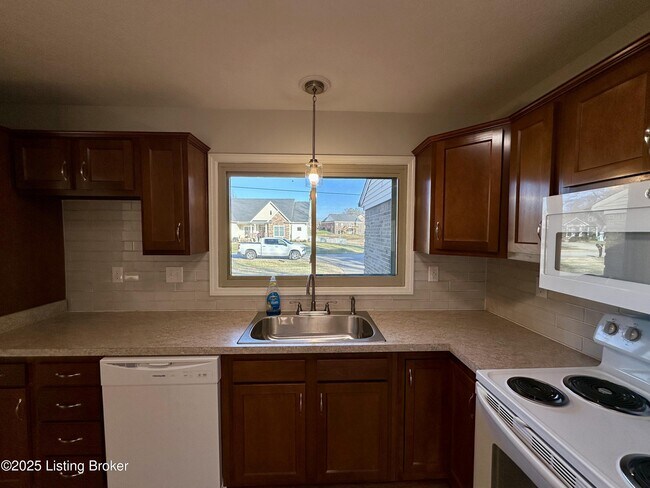 Building Photo - 8806 Tranquil Valley Ln