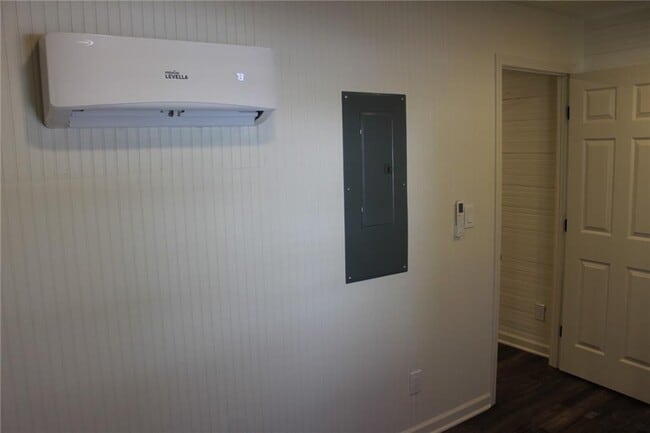 Building Photo - 11 Liberty St