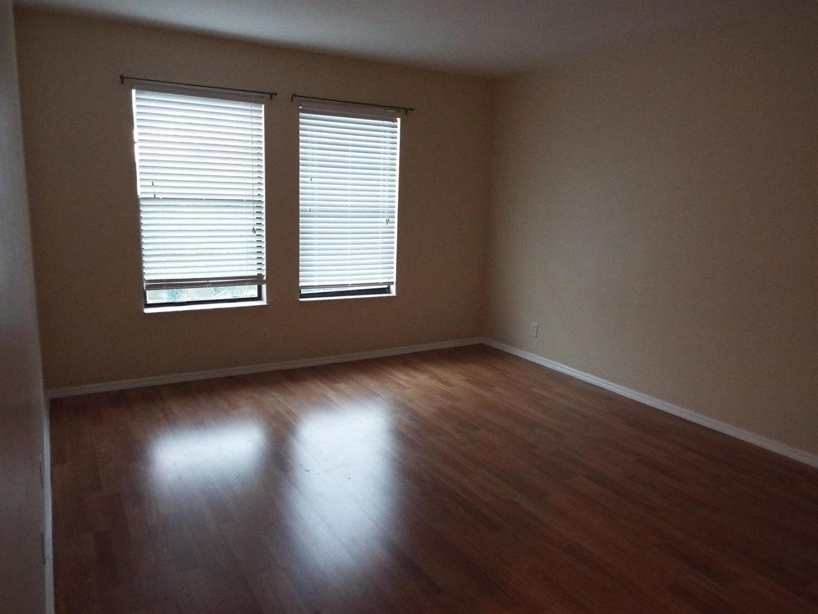 Building Photo - 1567 Shaker Cir