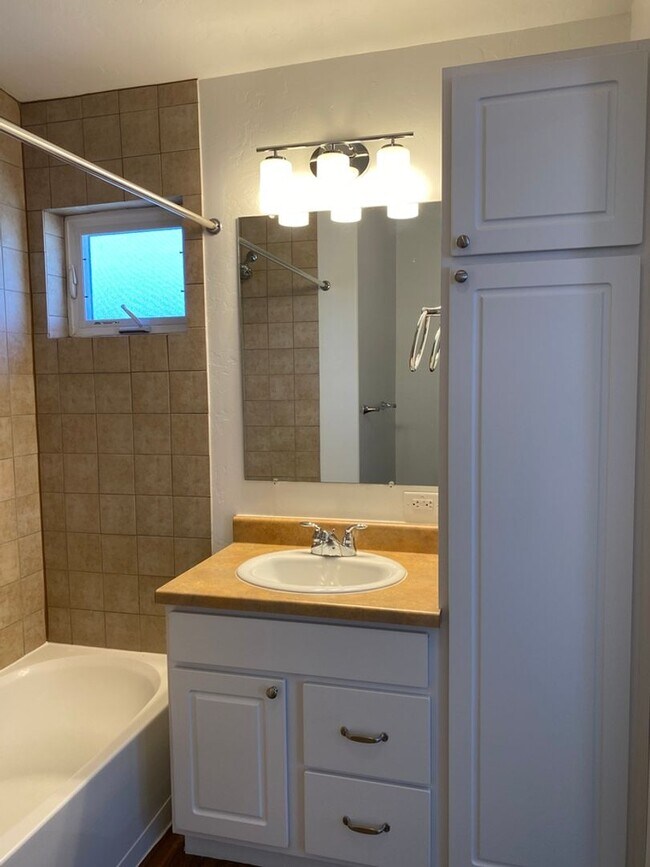 Building Photo - 509 East Kiowa-102