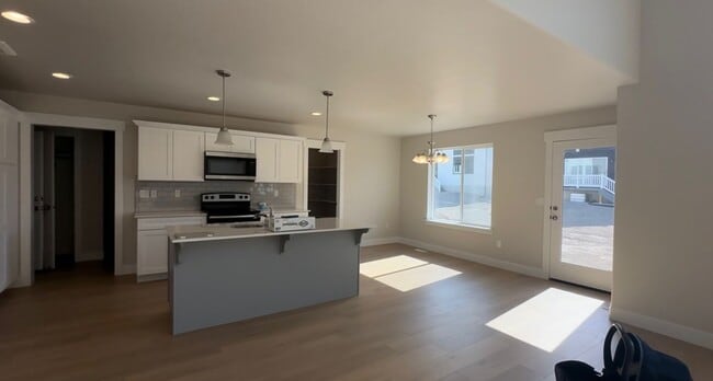 Building Photo - 13646 S Watts Ln