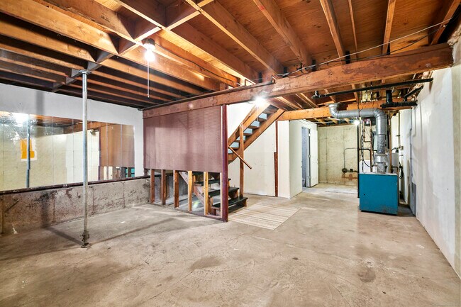 Building Photo - 220 Lasalle St