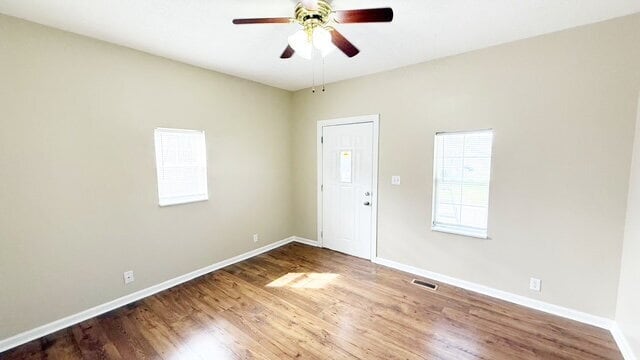 Building Photo - CENTER TOWNSHIP 3 BEDROOM HALF DUPLEX AVAILABLE NOW!