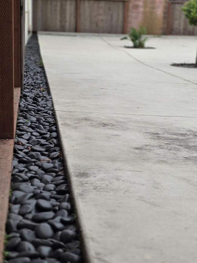 Building Photo - Remodeled Home 2 Blocks from Ocean Beach