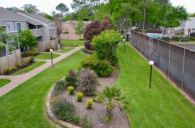 Building Photo - 2379 Briarwest Blvd