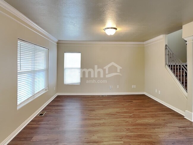 Building Photo - 858 N Wooden Ln