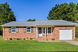 Building Photo - 3BR/1.5BA HOUSE