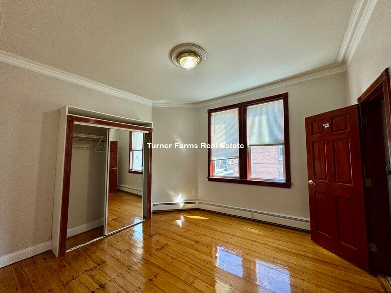 Building Photo - 19 Monmouth St