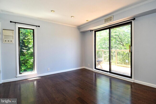 Building Photo - 308 Forbes St
