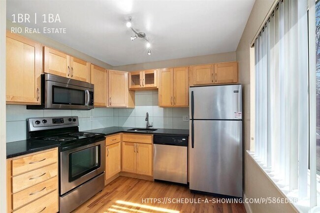 Building Photo - 910 N Washington St