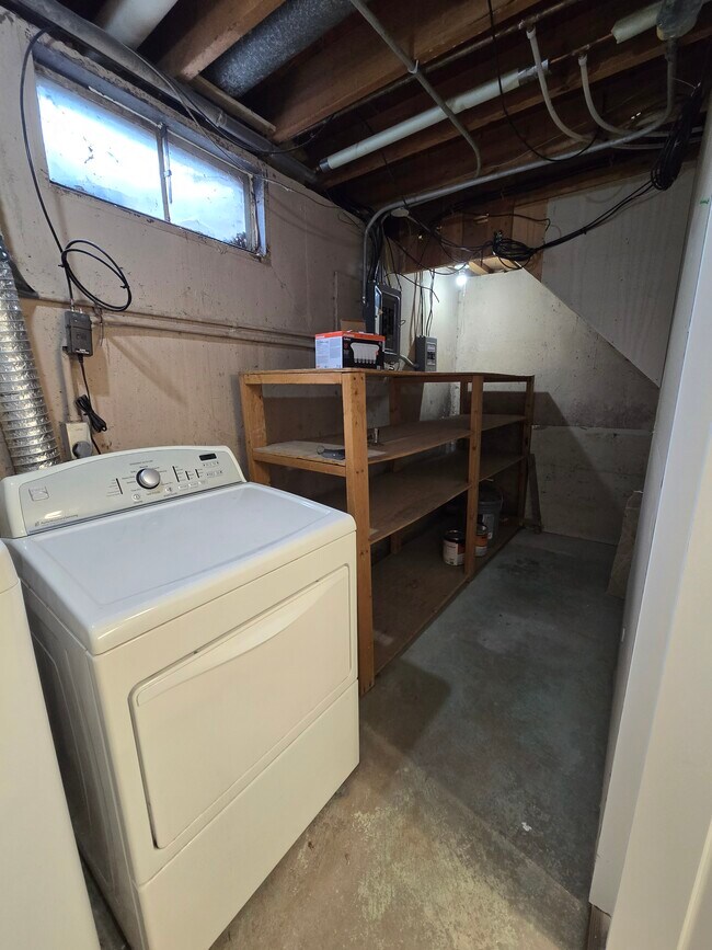 Building Photo - 2125 Hollywood Blvd