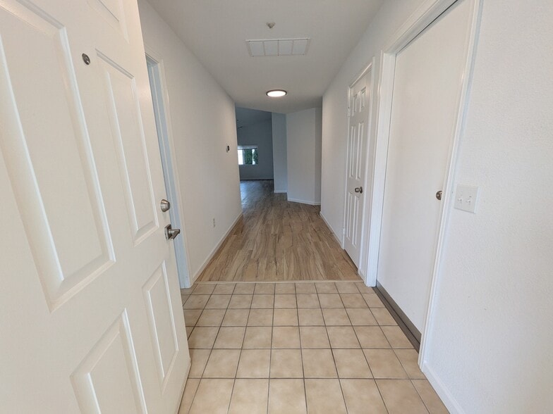 Building Photo - 583 Hildale Cir