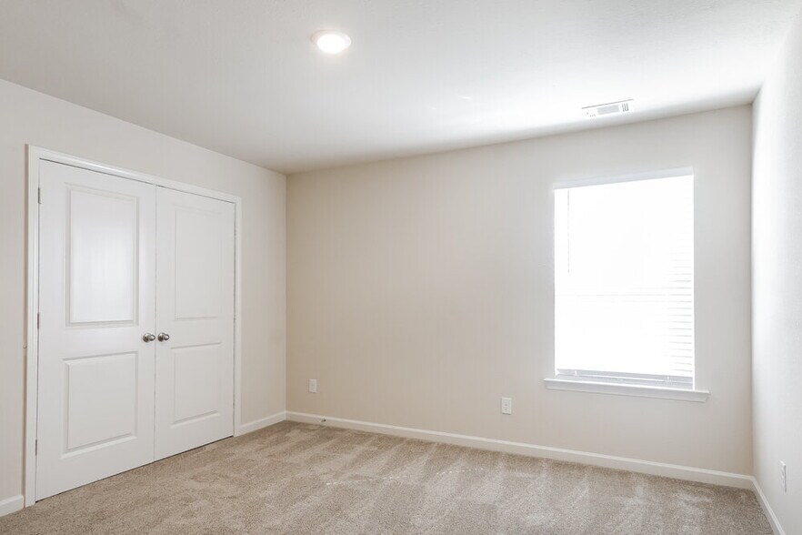 Building Photo - 128 Brook Dr