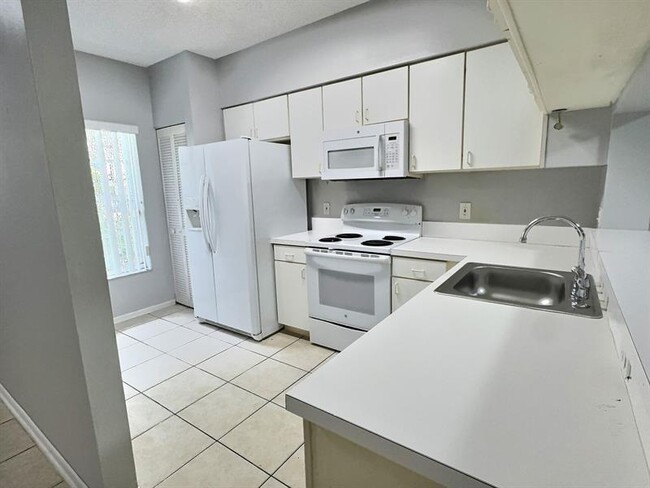 Building Photo - 109 SW 96th Ave