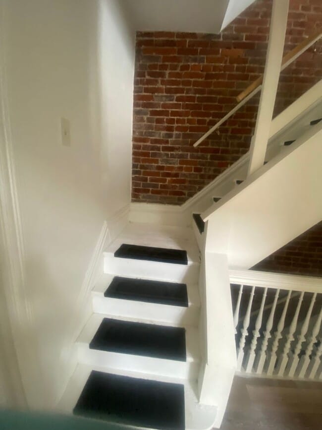 Building Photo - Must see 2 Bed 1 Bath apartment in Bellevue