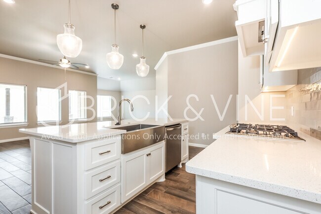 Building Photo - 5224 White Gold Ave