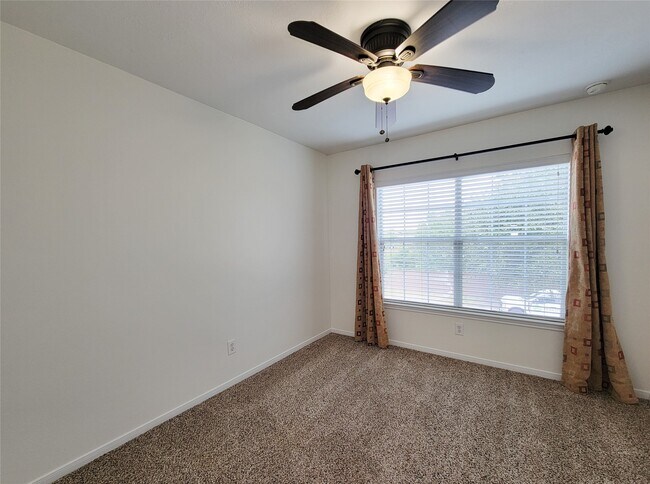 Building Photo - 5311 Timber Ct Hollow