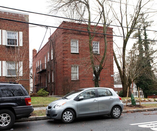 Building Photo - 4016 Calvert St NW