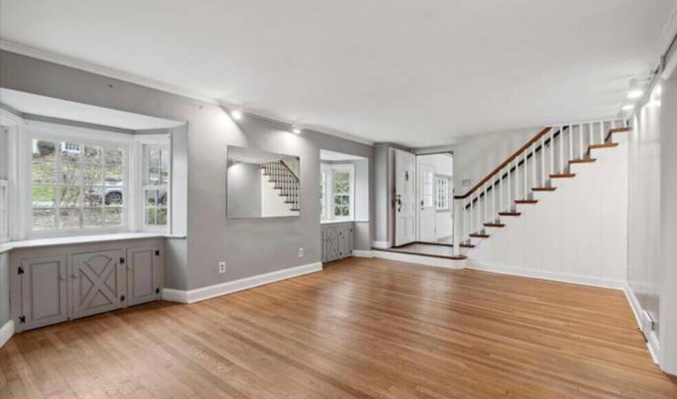 Building Photo - 4240 Fairview Ave