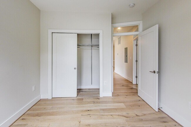 Building Photo - Gorgeous 2 bedroom 2 bath condo just steps from Columbia Hgts center $3,550