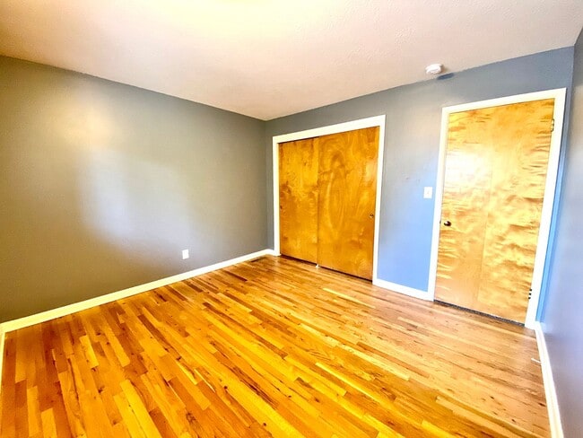 Building Photo - 4 Bedroom 2.5 bath on Central Rim minutes from downtown