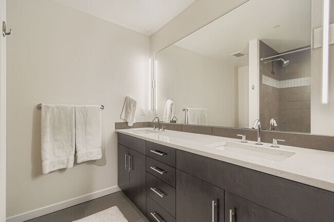 Building Photo - Luxury Pearl Street 1BDR