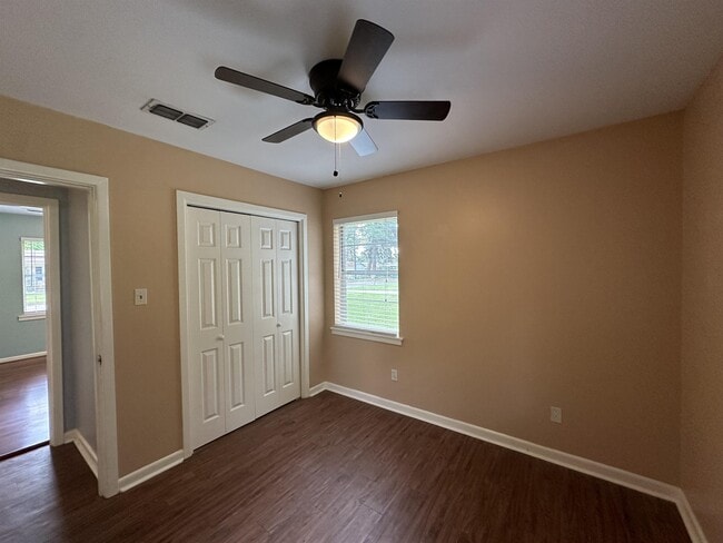 Building Photo - 11 Camelia Dr