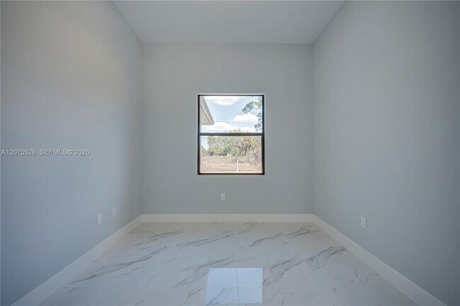 Building Photo - 872 Spaulding St E