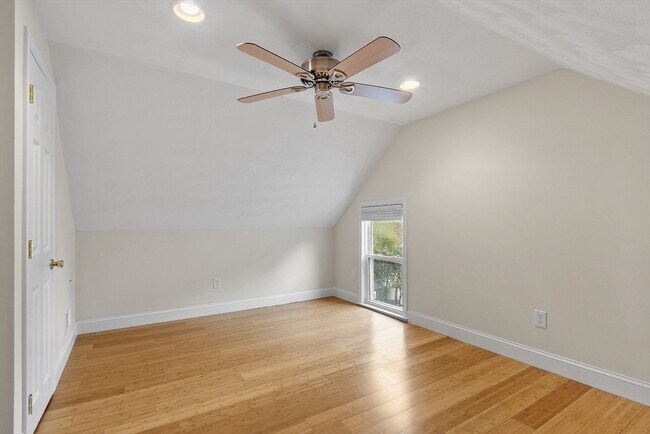 Building Photo - 17 Parker St