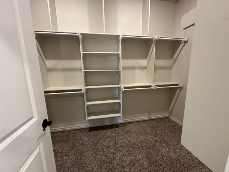 Building Photo - 1621 NE 33rd St