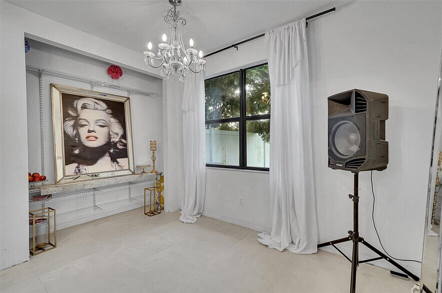 Building Photo - 455 NW 33rd Ln