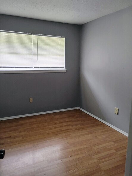 Building Photo - 13706 Goodwood Dr