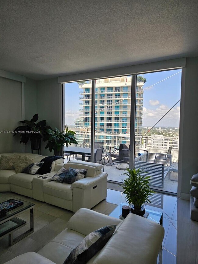 Building Photo - 1050 Brickell Ave