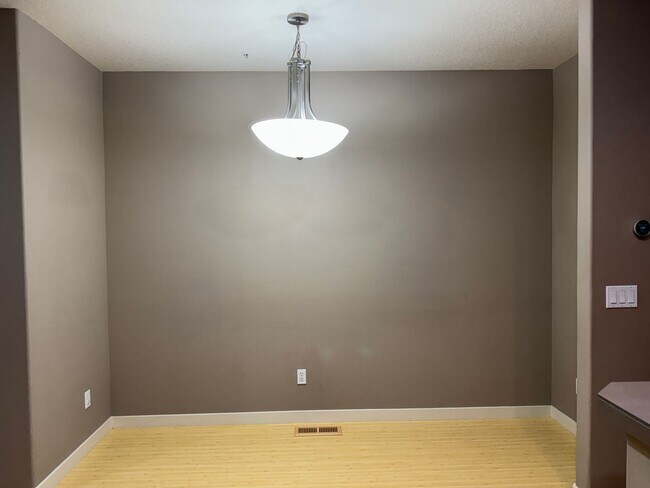 Building Photo - Beautiful 2br/2.5ba Townhome in Arbor Parc...