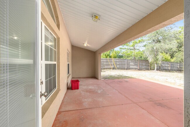 Building Photo - 7860 SW 204th Ave