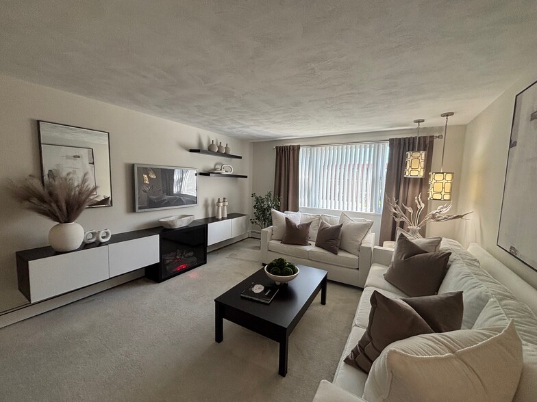 Building Photo - Sovereign & Saxony Apartments