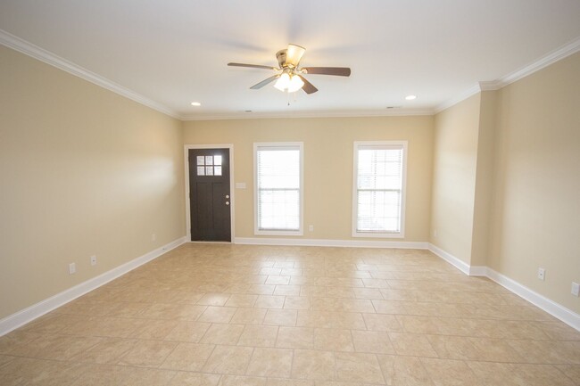 Building Photo - Home in Athens City! *HANDICAP ACCESSIBLE*